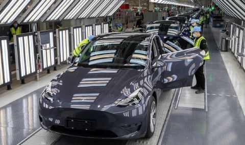 Служителите на Tesla ще спят на работните си места… буквално