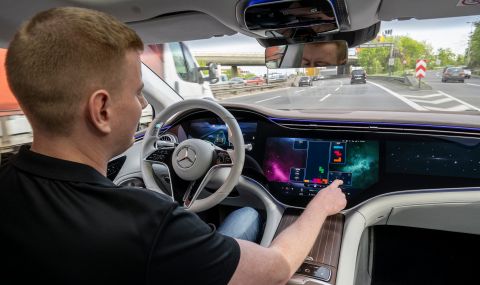 Най-новите „мерцедеси“ вече могат да шофират сами в Германия срещу 5 хиляди евро