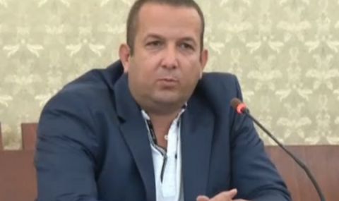 Скандалният Илчовски: Преместих бизнеса си в Румъния