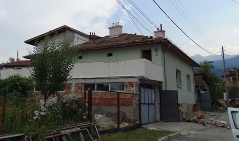 Мълния порази къща