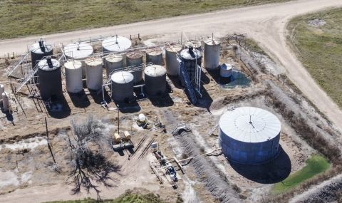 Светът се запасява с петрол