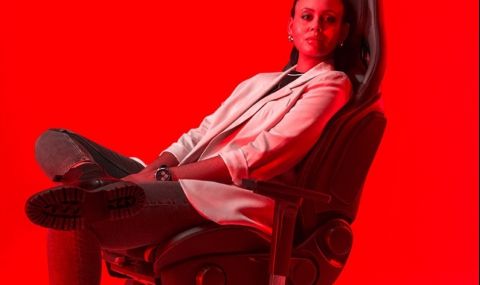 Mercedes пренася колата в офиса по изключително стилен начин (ВИДЕО)