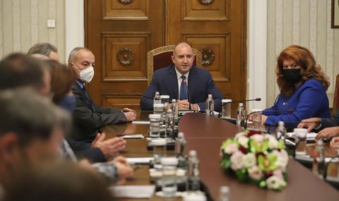 Радев се гласи да управлява поне до пролетта