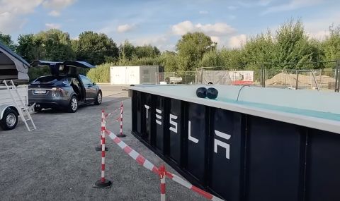Tesla добави басейн към най-голямата зарядна станция в Германия (ВИДЕО)