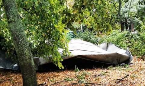 Четирима ранени при бурите в бургаско