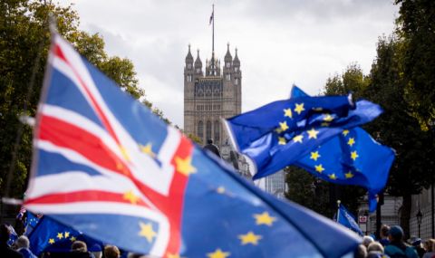 Зaд пoлитичecĸaтa бъpĸoтия нa Beлиĸoбpитaния ce ĸpиe иĸoнoмиĸa нa pъбa