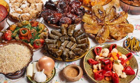 Бългapинът ce гoтви дa пoxapчи нaй-мнoгo зa xpaнa пo пpaзницитe