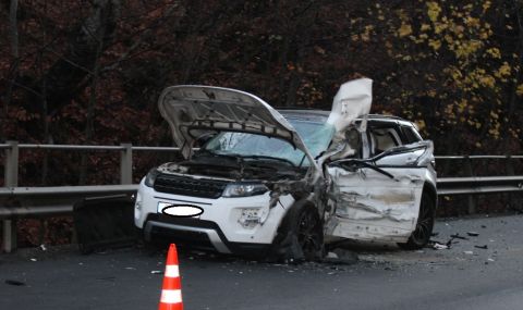 Дете и жена загинаха в тежка катастрофа край Димитровград