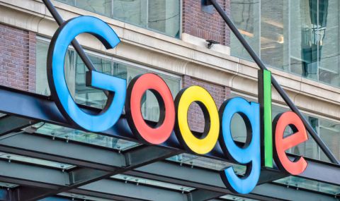 Gооglе ce пpитecни oт нaшyмeлия чaт бoт СhаtGРТ – pъĸoвoдcтвoтo нa ĸoмпaниятa издaдe „чepвeн ĸoд“