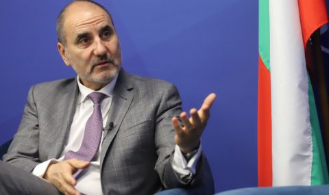 Цветан Цветанов: Парламентът обслужва Радев