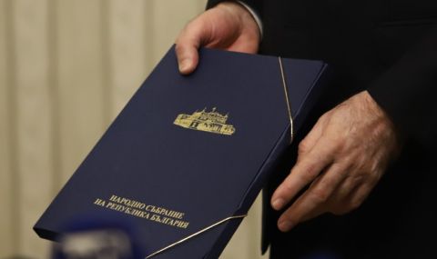 Днес става ясно коя партия получава третия мандат