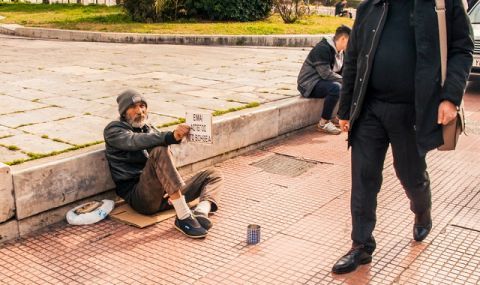 ГДБОП задържа жена, набирала българи да просят в Швеция