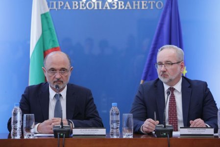 България и Полша са против неустойки при отказ от нови Covid ваксини