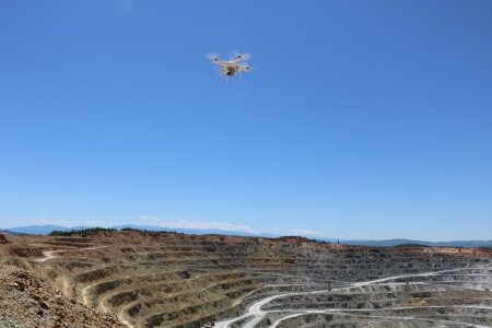 Супер дрон ще търси важни за зеления преход минерали в находище „Асарел“