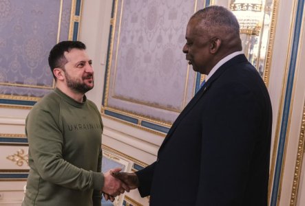 Лойд Остин: Ще продължим да помагаме на Украйна в неотложните й нужди на бойното поле