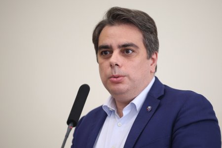 МФ няма да събере 2.3 млрд. лв. приходи в Бюджет 2023, но догодина ще се стегне (обновена)