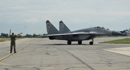 Модернизацията на „Граф Игнатиево“ за F-16 поскъпва, но забавянето й се наваксва