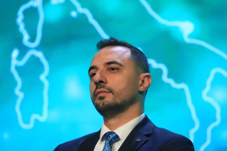 Икономическият министър кани на среща телекомите, иска аргументи за готвените по-високи цени