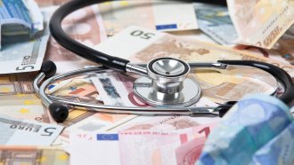 Стотици милиони за здраве още са във фаза „бумащина“ вместо в услуга на пациентите
