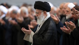 Аятолах Хаменей: Иран „няма да отстъпи, Израел няма да издържи дълго“