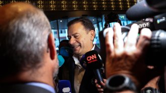 Дясноцентристкият Демократичен съюз води на парламентарните избори в Португалия