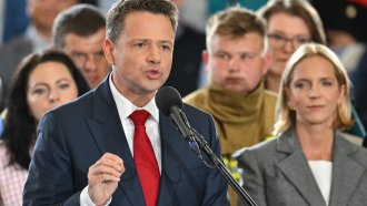 Центристът Рафал Тшасковски води на първия тур на президентските избори в Полша