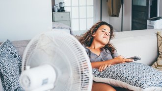 Половината хора в света са преживели месец повече екстремна жега през 2024 г.