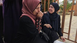 Близо сто души са убити при тройна атака на Израел в Газа