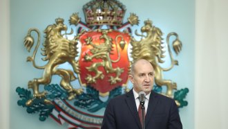 Радев заслужава импийчмънт, но и сам го търси