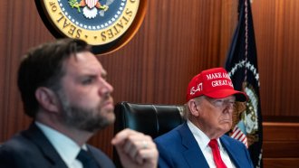 САЩ „унищожиха“ три ядрени обекта в Иран, Техеран заплаши с „последици за вечни времена“