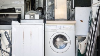 Абсурдният скок на екотаксите или кой саботира бизнеса и потребителите