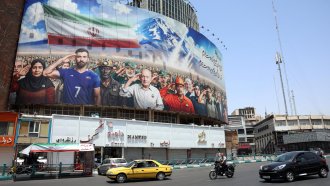 Тръмп допусна смяна на режима в Иран. Техеран заплаши да удари американски бази