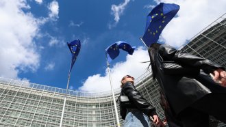 ЕС ще създаде запаси от важни минерали поради опасност от война