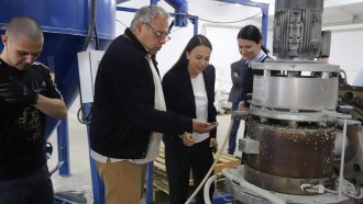 От обърната бутилка с олио до безотпадно рециклиране на туби от масла