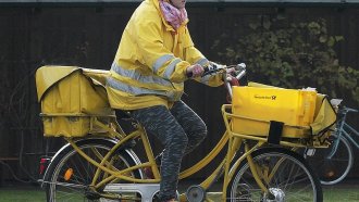 Пощите в Румъния печелят милиони, а в България са пред фалит