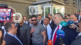 Денят с Mediapool: Репортаж от „държавата с главно Д“