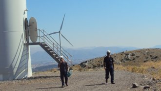 Вятърните перки, които могат да „отрежат главата“ на скъпия ток