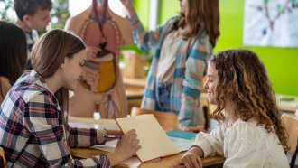 Сексуалното образование в България: Между табуто и учебника