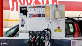 Влизат в сила американските санкции срещу „Лукойл“