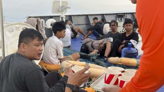 Ферибот със стотици пътници потъна край Филипините