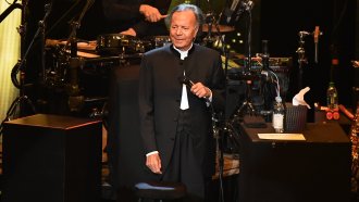 Хулио Иглесиас е разследван за сексуални посегателства над свои служителки