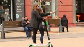 Тротинетките влизат в регистър и ще имат номера, реши окончателно парламентът