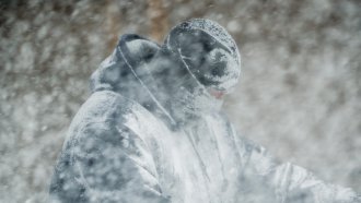 Най-малко 16 жертви и над 100 ранени в силните снеговалежи в Япония