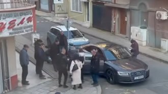 Известен бургаски бизнесмен и футболен бос бе открит мъртъв в колата си