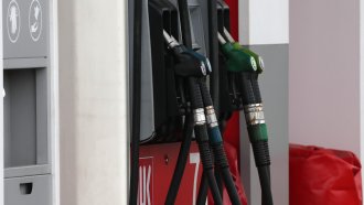 Търговци на горива допускат поскъпване с 0.15 евро. Трайков: 0.03 евро е резонното