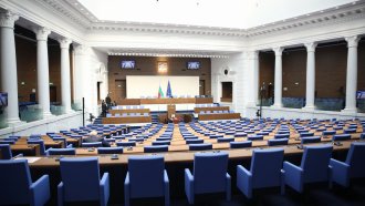 Йотова подписа указа за свикването на парламента